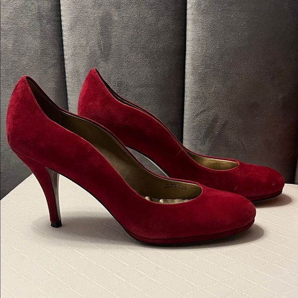Tahari Colette Elegant Red Suede Heels - Picture 1 of 5